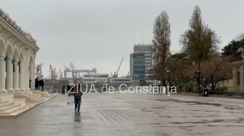 foto video stiri constanta vant puternic si valuri de 3 metri pe litoralul marii negre 920219 foto video stiri constanta vant puternic si valuri de 3 metri pe litoralul marii negre 920219
