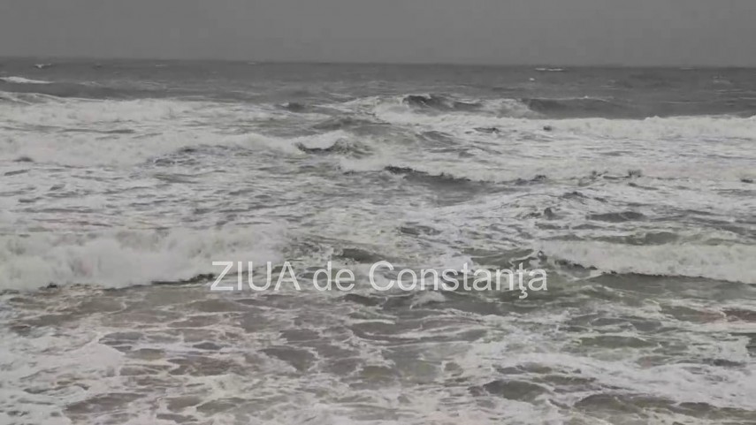 foto video stiri constanta vant puternic si valuri de 3 metri pe litoralul marii negre 920219 foto video stiri constanta vant puternic si valuri de 3 metri pe litoralul marii negre 920219