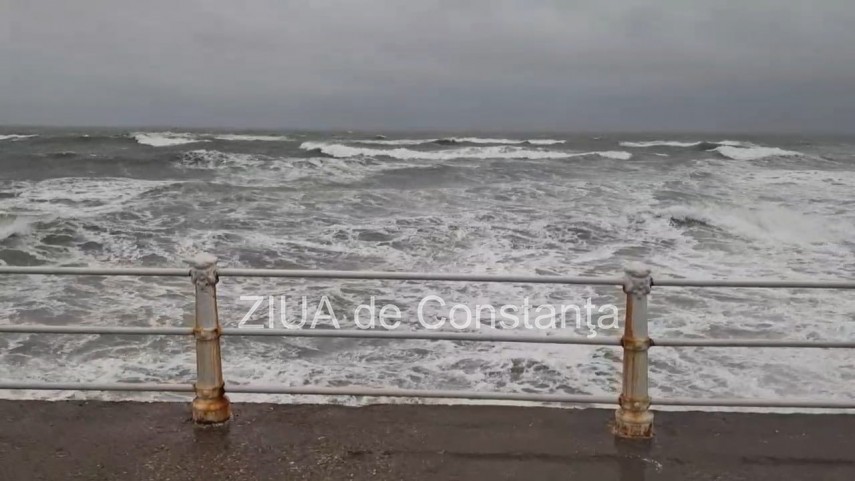 foto video stiri constanta vant puternic si valuri de 3 metri pe litoralul marii negre 920219 foto video stiri constanta vant puternic si valuri de 3 metri pe litoralul marii negre 920219