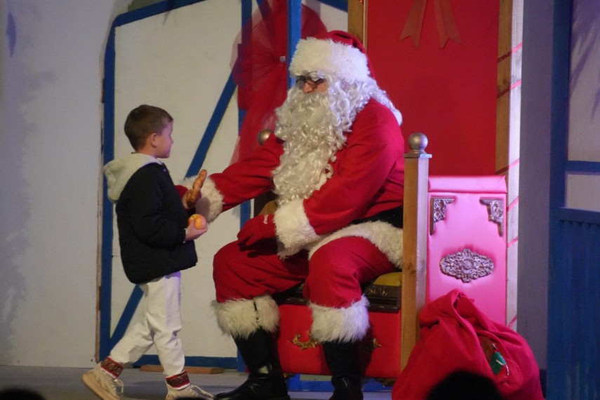 foto targul de craciun din cumpana a continuat cu o seara plina de lumina si emotie 920339 foto targul de craciun din cumpana a continuat cu o seara plina de lumina si emotie 920339