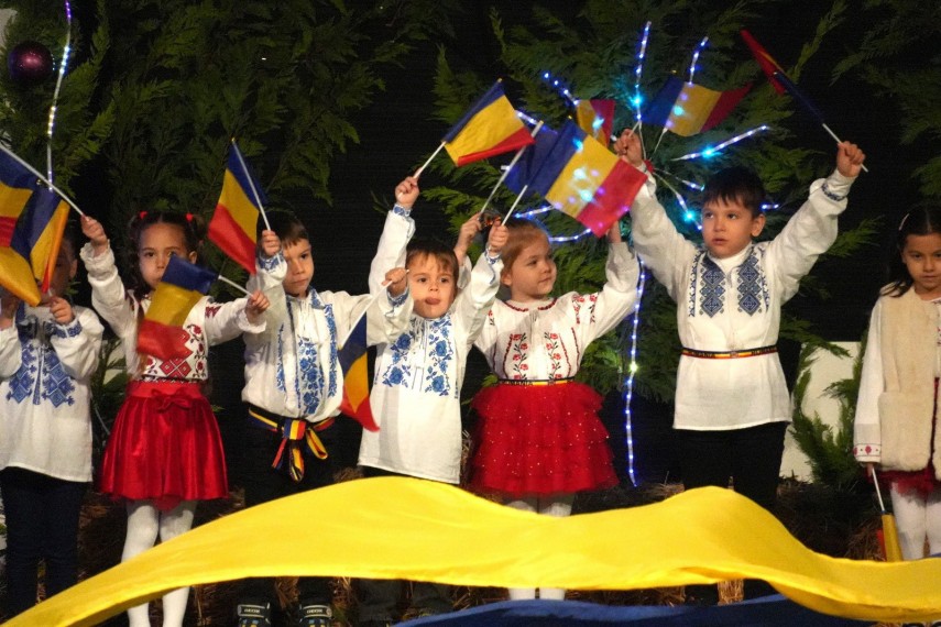 foto targul de craciun din cumpana a continuat cu o seara plina de lumina si emotie 920339 foto targul de craciun din cumpana a continuat cu o seara plina de lumina si emotie 920339