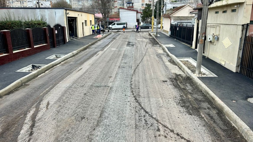 foto stiri constanta atentie soferi se asfalteaza strada steagului din cartierul coiciu 920460 foto stiri constanta atentie soferi se asfalteaza strada steagului din cartierul coiciu 920460