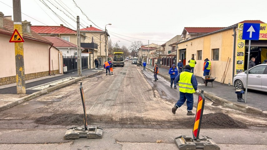 foto stiri constanta atentie soferi se asfalteaza strada steagului din cartierul coiciu 920460 foto stiri constanta atentie soferi se asfalteaza strada steagului din cartierul coiciu 920460
