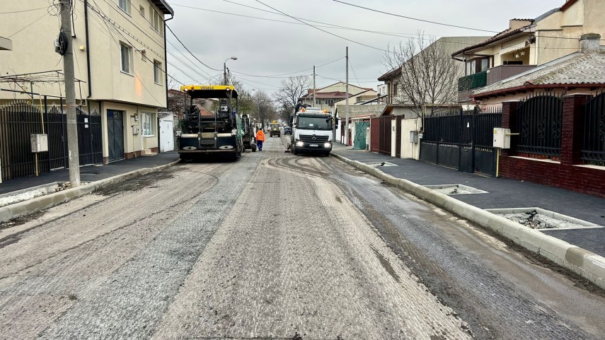 foto stiri constanta atentie soferi se asfalteaza strada steagului din cartierul coiciu 920460 foto stiri constanta atentie soferi se asfalteaza strada steagului din cartierul coiciu 920460