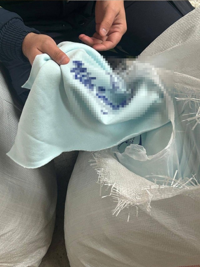 judetul constanta captura de amploare la frontiera cu bulgaria 13 tone de materiale textile susceptibile judetul constanta captura de amploare la frontiera cu bulgaria 13 tone de materiale textile susceptibile