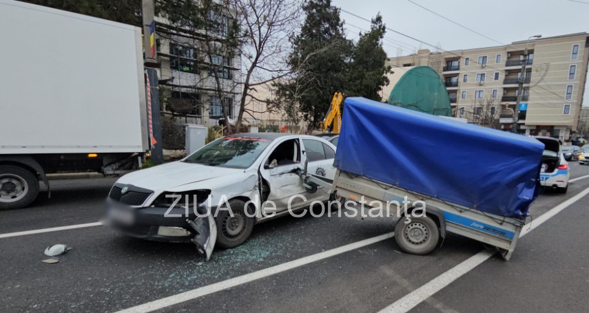 constanta accident pe strada dezrobirii coliziune intre o remorca si un autoturism trei persoane implicate constanta accident pe strada dezrobirii coliziune intre o remorca si un autoturism trei persoane implicate