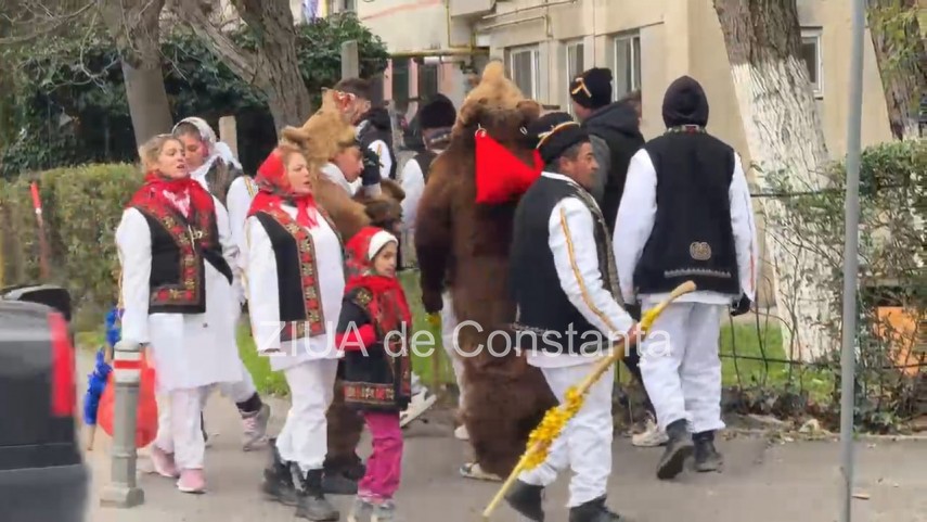 foto video au venit colindatorii in constanta grup de tineri pe strazile orasului 920530 foto video au venit colindatorii in constanta grup de tineri pe strazile orasului 920530