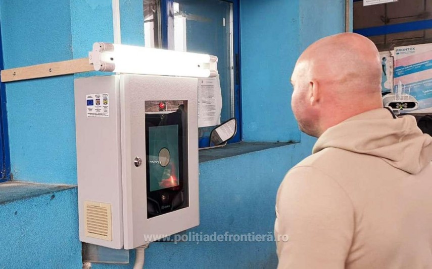foto politia de frontiera sistemul ees functioneaza de astazi cu preluarea datelor biometrice in punctele foto politia de frontiera sistemul ees functioneaza de astazi cu preluarea datelor biometrice in punctele