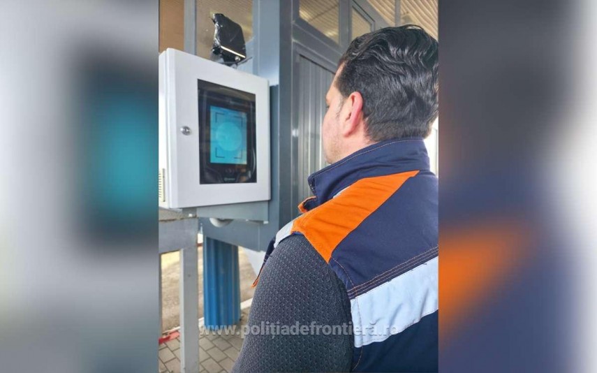 foto politia de frontiera sistemul ees functioneaza de astazi cu preluarea datelor biometrice in punctele foto politia de frontiera sistemul ees functioneaza de astazi cu preluarea datelor biometrice in punctele