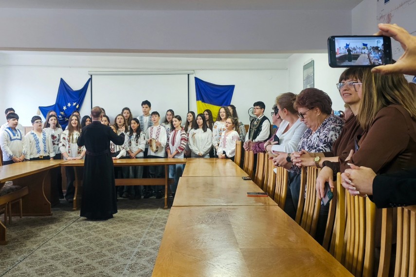 foto colinde si emotie la cfr calatori constanta elevii din valu lui traian au adus atmosfera craciunului foto colinde si emotie la cfr calatori constanta elevii din valu lui traian au adus atmosfera craciunului