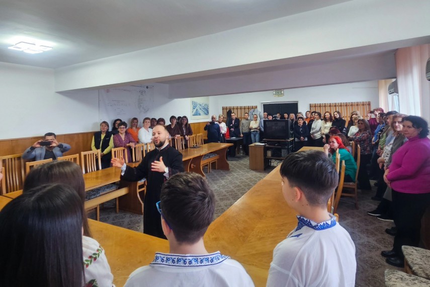 foto colinde si emotie la cfr calatori constanta elevii din valu lui traian au adus atmosfera craciunului foto colinde si emotie la cfr calatori constanta elevii din valu lui traian au adus atmosfera craciunului