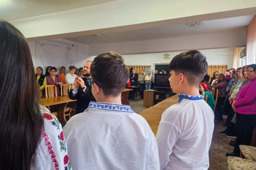 foto colinde si emotie la cfr calatori constanta elevii din valu lui traian au adus atmosfera craciunului foto colinde si emotie la cfr calatori constanta elevii din valu lui traian au adus atmosfera craciunului