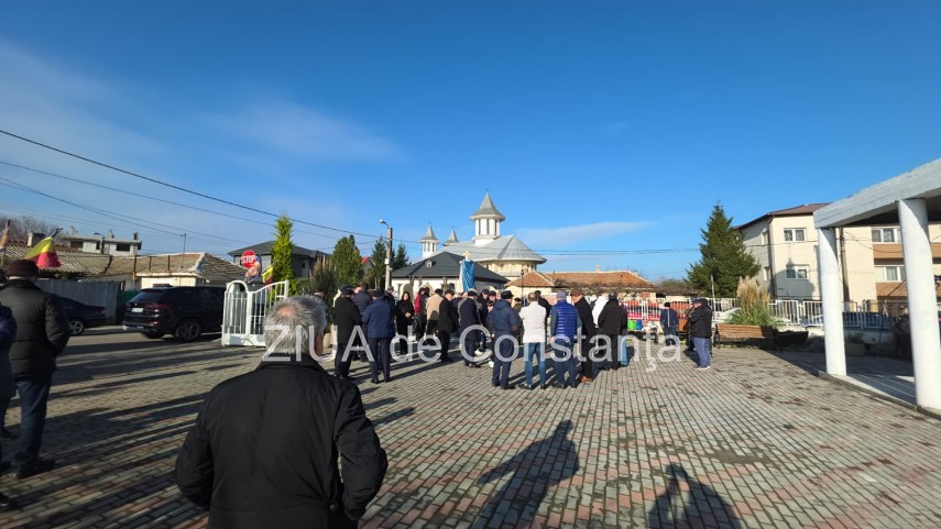 foto video monument aniversar ridicat la palazu mare pentru a marca 100 de ani de la venirea aromanilor foto video monument aniversar ridicat la palazu mare pentru a marca 100 de ani de la venirea aromanilor