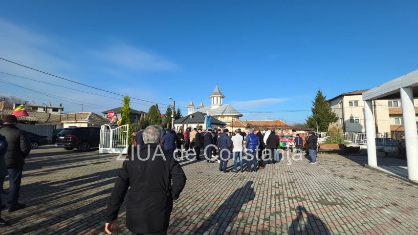 foto video monument aniversar ridicat la palazu mare pentru a marca 100 de ani de la venirea aromanilor foto video monument aniversar ridicat la palazu mare pentru a marca 100 de ani de la venirea aromanilor