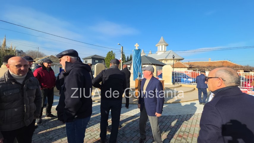 foto video monument aniversar ridicat la palazu mare pentru a marca 100 de ani de la venirea aromanilor foto video monument aniversar ridicat la palazu mare pentru a marca 100 de ani de la venirea aromanilor