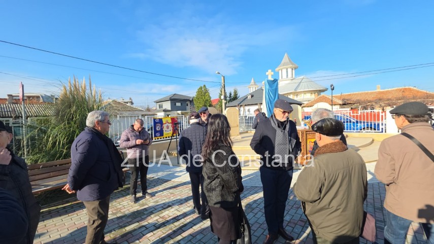 foto video monument aniversar ridicat la palazu mare pentru a marca 100 de ani de la venirea aromanilor foto video monument aniversar ridicat la palazu mare pentru a marca 100 de ani de la venirea aromanilor