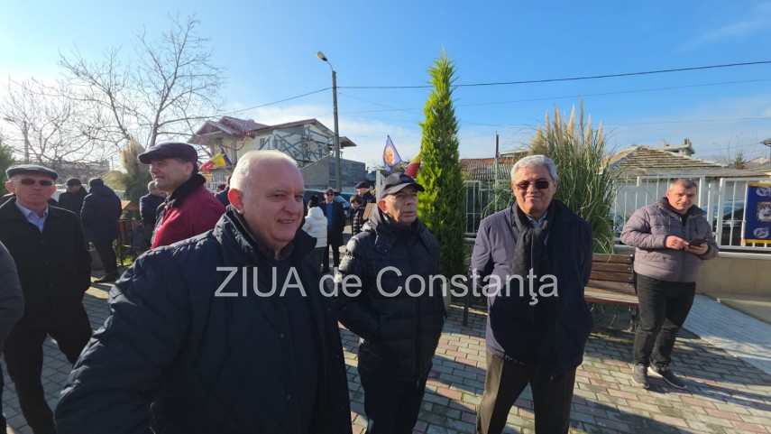 foto video monument aniversar ridicat la palazu mare pentru a marca 100 de ani de la venirea aromanilor foto video monument aniversar ridicat la palazu mare pentru a marca 100 de ani de la venirea aromanilor