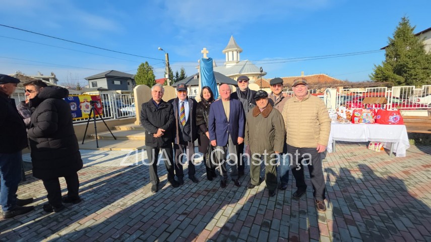 foto video monument aniversar ridicat la palazu mare pentru a marca 100 de ani de la venirea aromanilor foto video monument aniversar ridicat la palazu mare pentru a marca 100 de ani de la venirea aromanilor