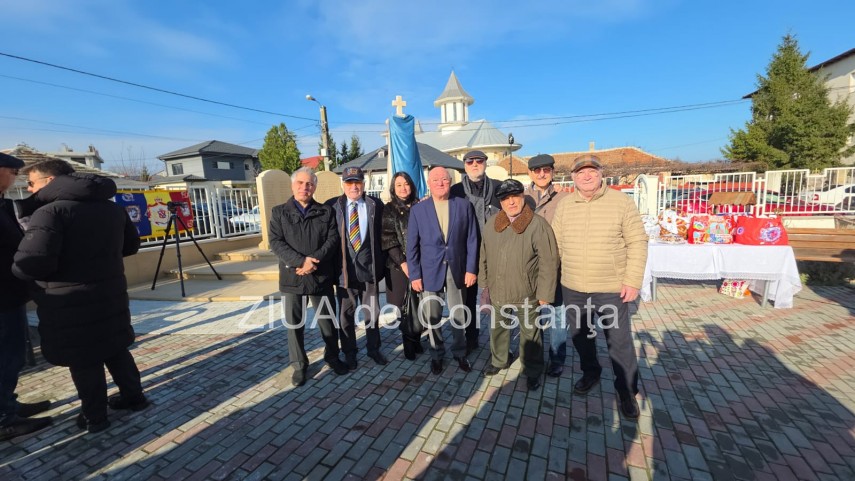 foto video monument aniversar ridicat la palazu mare pentru a marca 100 de ani de la venirea aromanilor foto video monument aniversar ridicat la palazu mare pentru a marca 100 de ani de la venirea aromanilor