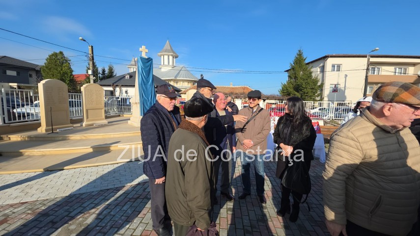 foto video monument aniversar ridicat la palazu mare pentru a marca 100 de ani de la venirea aromanilor foto video monument aniversar ridicat la palazu mare pentru a marca 100 de ani de la venirea aromanilor
