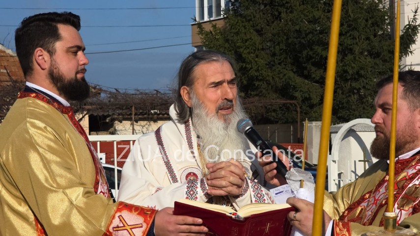 foto video monument aniversar ridicat la palazu mare pentru a marca 100 de ani de la venirea aromanilor foto video monument aniversar ridicat la palazu mare pentru a marca 100 de ani de la venirea aromanilor