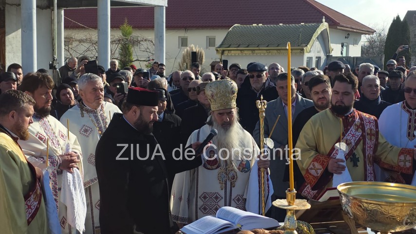 foto video monument aniversar ridicat la palazu mare pentru a marca 100 de ani de la venirea aromanilor foto video monument aniversar ridicat la palazu mare pentru a marca 100 de ani de la venirea aromanilor