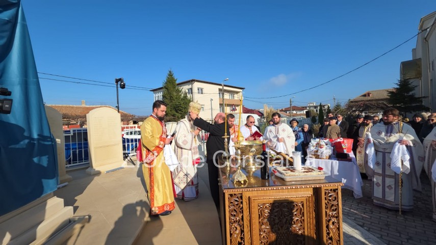 foto video monument aniversar ridicat la palazu mare pentru a marca 100 de ani de la venirea aromanilor foto video monument aniversar ridicat la palazu mare pentru a marca 100 de ani de la venirea aromanilor