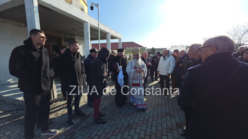 foto video monument aniversar ridicat la palazu mare pentru a marca 100 de ani de la venirea aromanilor foto video monument aniversar ridicat la palazu mare pentru a marca 100 de ani de la venirea aromanilor