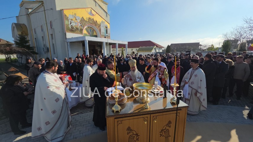 foto video monument aniversar ridicat la palazu mare pentru a marca 100 de ani de la venirea aromanilor foto video monument aniversar ridicat la palazu mare pentru a marca 100 de ani de la venirea aromanilor