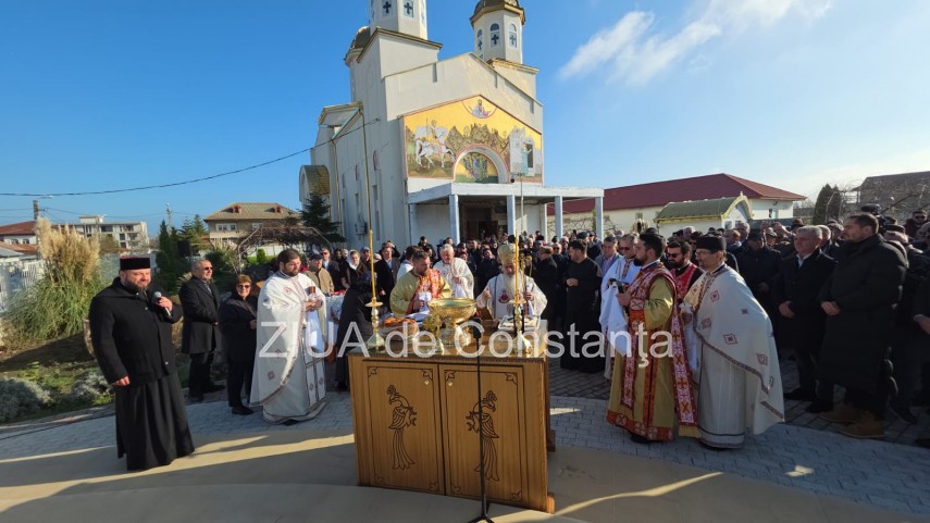 foto video monument aniversar ridicat la palazu mare pentru a marca 100 de ani de la venirea aromanilor foto video monument aniversar ridicat la palazu mare pentru a marca 100 de ani de la venirea aromanilor