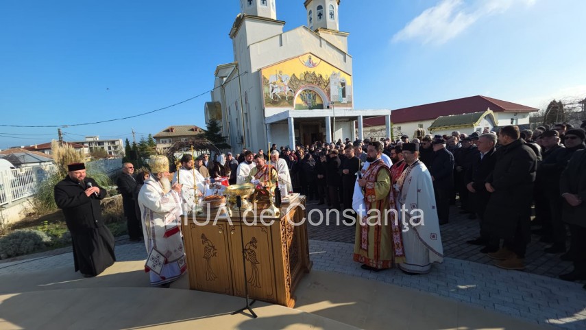 foto video monument aniversar ridicat la palazu mare pentru a marca 100 de ani de la venirea aromanilor foto video monument aniversar ridicat la palazu mare pentru a marca 100 de ani de la venirea aromanilor