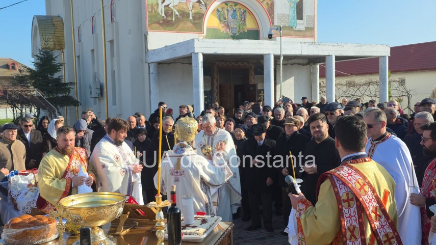 foto video monument aniversar ridicat la palazu mare pentru a marca 100 de ani de la venirea aromanilor foto video monument aniversar ridicat la palazu mare pentru a marca 100 de ani de la venirea aromanilor