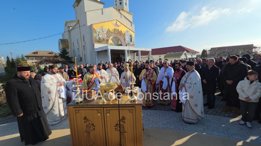 foto video monument aniversar ridicat la palazu mare pentru a marca 100 de ani de la venirea aromanilor foto video monument aniversar ridicat la palazu mare pentru a marca 100 de ani de la venirea aromanilor