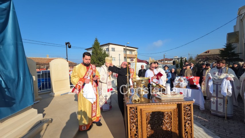foto video monument aniversar ridicat la palazu mare pentru a marca 100 de ani de la venirea aromanilor foto video monument aniversar ridicat la palazu mare pentru a marca 100 de ani de la venirea aromanilor