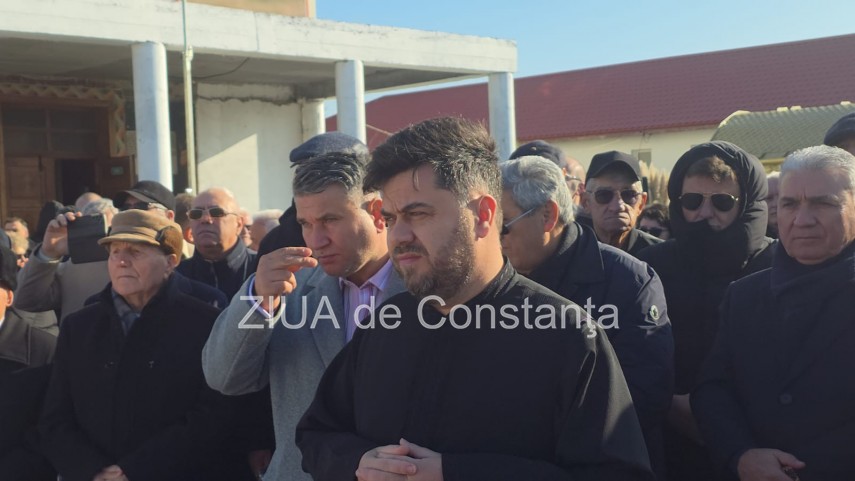 foto video monument aniversar ridicat la palazu mare pentru a marca 100 de ani de la venirea aromanilor foto video monument aniversar ridicat la palazu mare pentru a marca 100 de ani de la venirea aromanilor