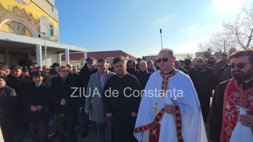foto video monument aniversar ridicat la palazu mare pentru a marca 100 de ani de la venirea aromanilor foto video monument aniversar ridicat la palazu mare pentru a marca 100 de ani de la venirea aromanilor
