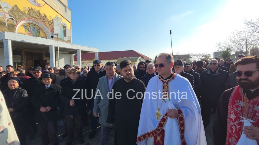 foto video monument aniversar ridicat la palazu mare pentru a marca 100 de ani de la venirea aromanilor foto video monument aniversar ridicat la palazu mare pentru a marca 100 de ani de la venirea aromanilor