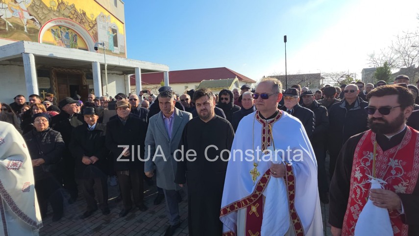 foto video monument aniversar ridicat la palazu mare pentru a marca 100 de ani de la venirea aromanilor foto video monument aniversar ridicat la palazu mare pentru a marca 100 de ani de la venirea aromanilor