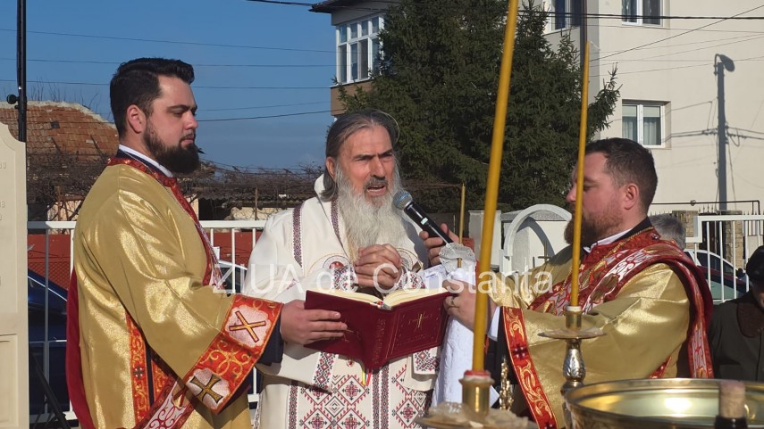 foto video monument aniversar ridicat la palazu mare pentru a marca 100 de ani de la venirea aromanilor foto video monument aniversar ridicat la palazu mare pentru a marca 100 de ani de la venirea aromanilor
