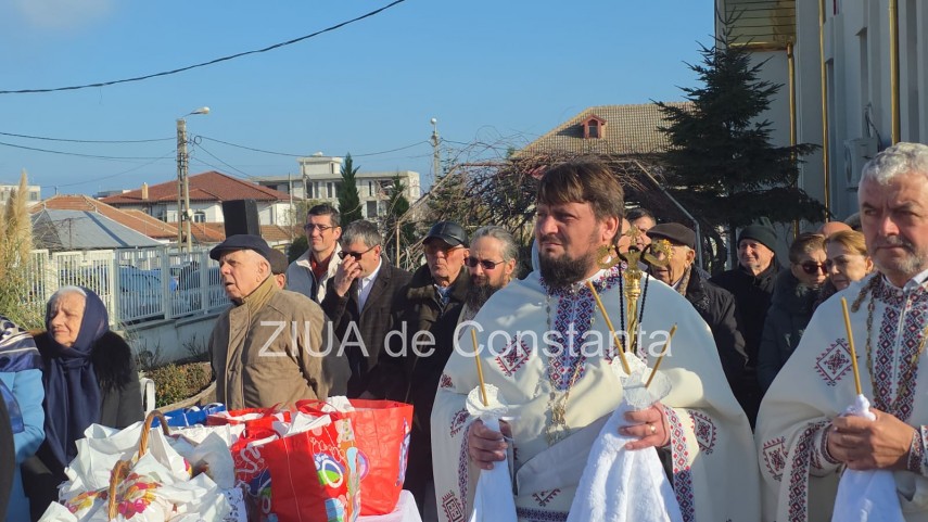foto video monument aniversar ridicat la palazu mare pentru a marca 100 de ani de la venirea aromanilor foto video monument aniversar ridicat la palazu mare pentru a marca 100 de ani de la venirea aromanilor