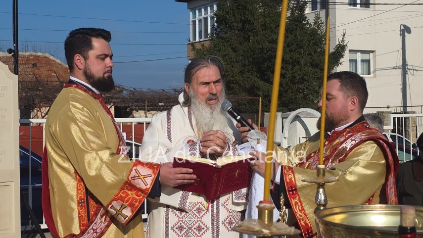 foto video monument aniversar ridicat la palazu mare pentru a marca 100 de ani de la venirea aromanilor foto video monument aniversar ridicat la palazu mare pentru a marca 100 de ani de la venirea aromanilor