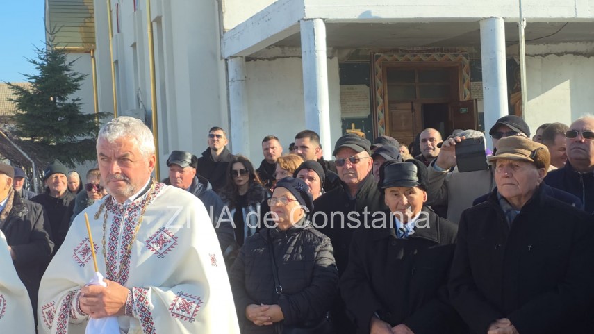 foto video monument aniversar ridicat la palazu mare pentru a marca 100 de ani de la venirea aromanilor foto video monument aniversar ridicat la palazu mare pentru a marca 100 de ani de la venirea aromanilor