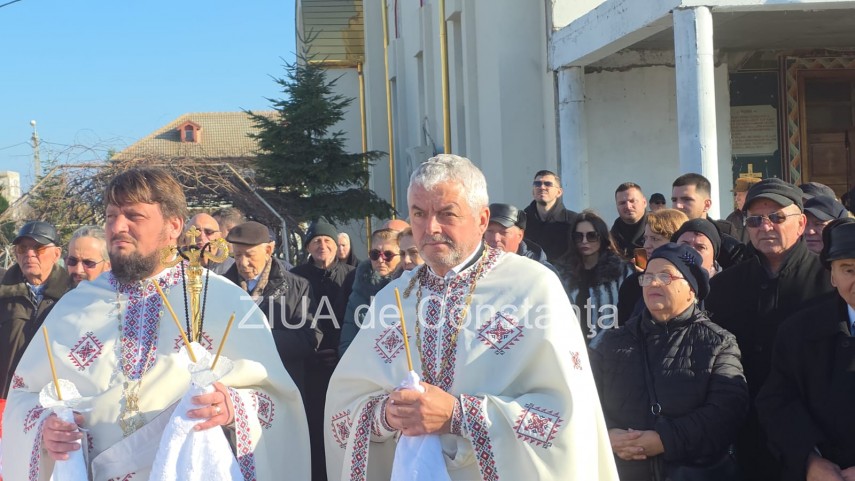 foto video monument aniversar ridicat la palazu mare pentru a marca 100 de ani de la venirea aromanilor foto video monument aniversar ridicat la palazu mare pentru a marca 100 de ani de la venirea aromanilor