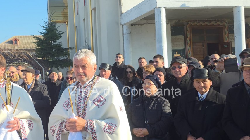 foto video monument aniversar ridicat la palazu mare pentru a marca 100 de ani de la venirea aromanilor foto video monument aniversar ridicat la palazu mare pentru a marca 100 de ani de la venirea aromanilor