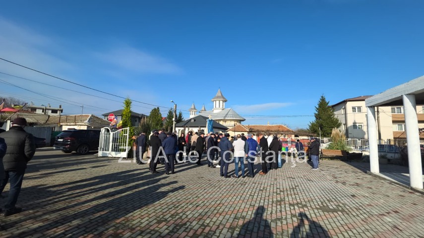 foto video monument aniversar ridicat la palazu mare pentru a marca 100 de ani de la venirea aromanilor foto video monument aniversar ridicat la palazu mare pentru a marca 100 de ani de la venirea aromanilor