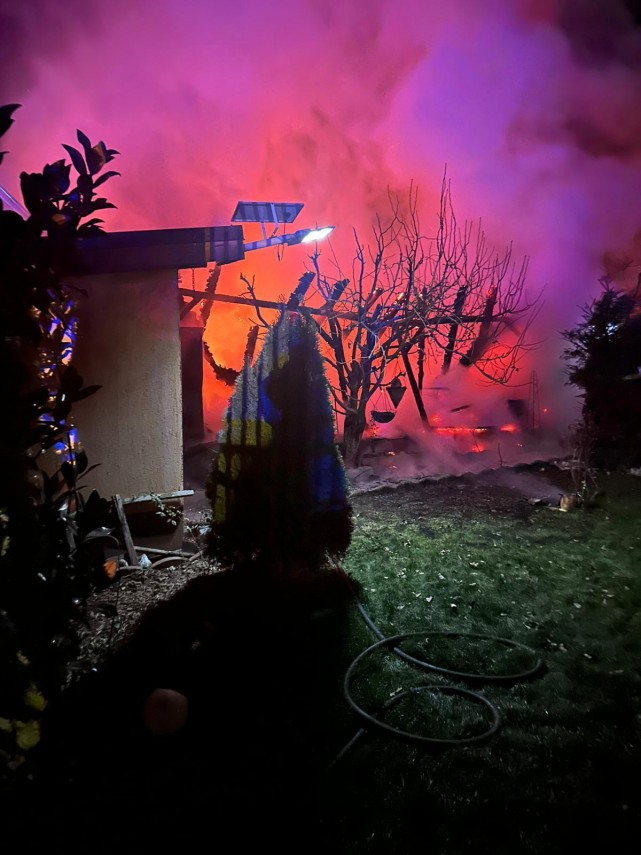 foto o anexa dintr o gospodarie din tulcea a luat foc din cauza unui scurt circuit electric 921028 foto o anexa dintr o gospodarie din tulcea a luat foc din cauza unui scurt circuit electric 921028