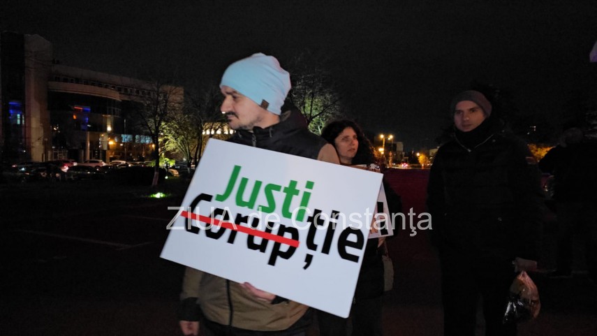 foto video un nou protest in fata prefecturii judetului constanta justitie nu prescriptie 921016 foto video un nou protest in fata prefecturii judetului constanta justitie nu prescriptie 921016