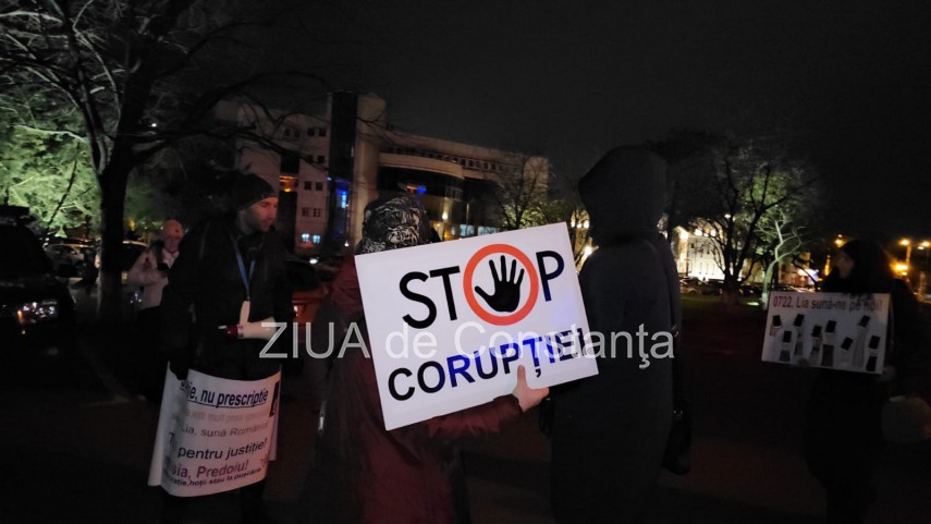 foto video un nou protest in fata prefecturii judetului constanta justitie nu prescriptie 921016 foto video un nou protest in fata prefecturii judetului constanta justitie nu prescriptie 921016