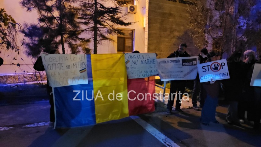 foto video un nou protest in fata prefecturii judetului constanta justitie nu prescriptie 921016 foto video un nou protest in fata prefecturii judetului constanta justitie nu prescriptie 921016