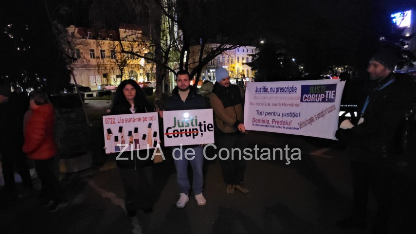 foto video un nou protest in fata prefecturii judetului constanta justitie nu prescriptie 921016 foto video un nou protest in fata prefecturii judetului constanta justitie nu prescriptie 921016